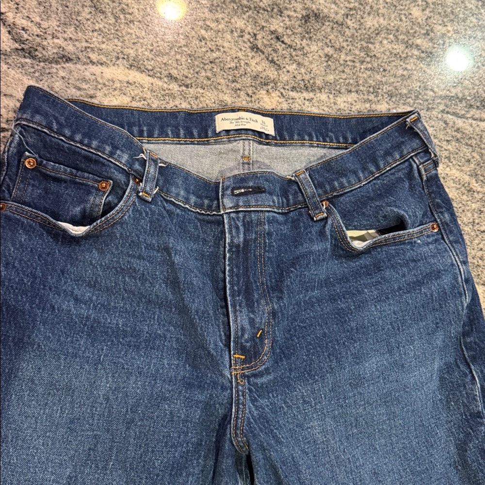 Abercrombie & Fitch 90’s Strait Mid Rise - size 31 regular (pair 1 of 2) - Picture 2 of 8